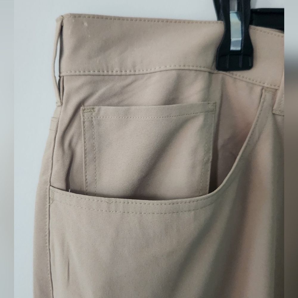 🩳 Ben Hogan Performance Men’s Pants – Size 42x30 – Tan – NWT – UPF 50+ - Picture 3 of 14